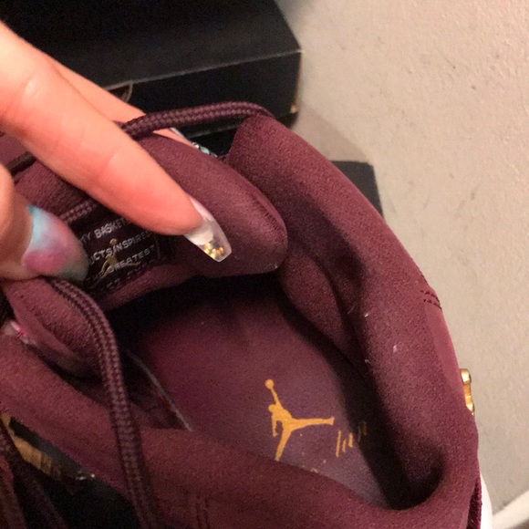Air Jordan Retro 11 Heiress Maroon Gold - Picture 7 of 8